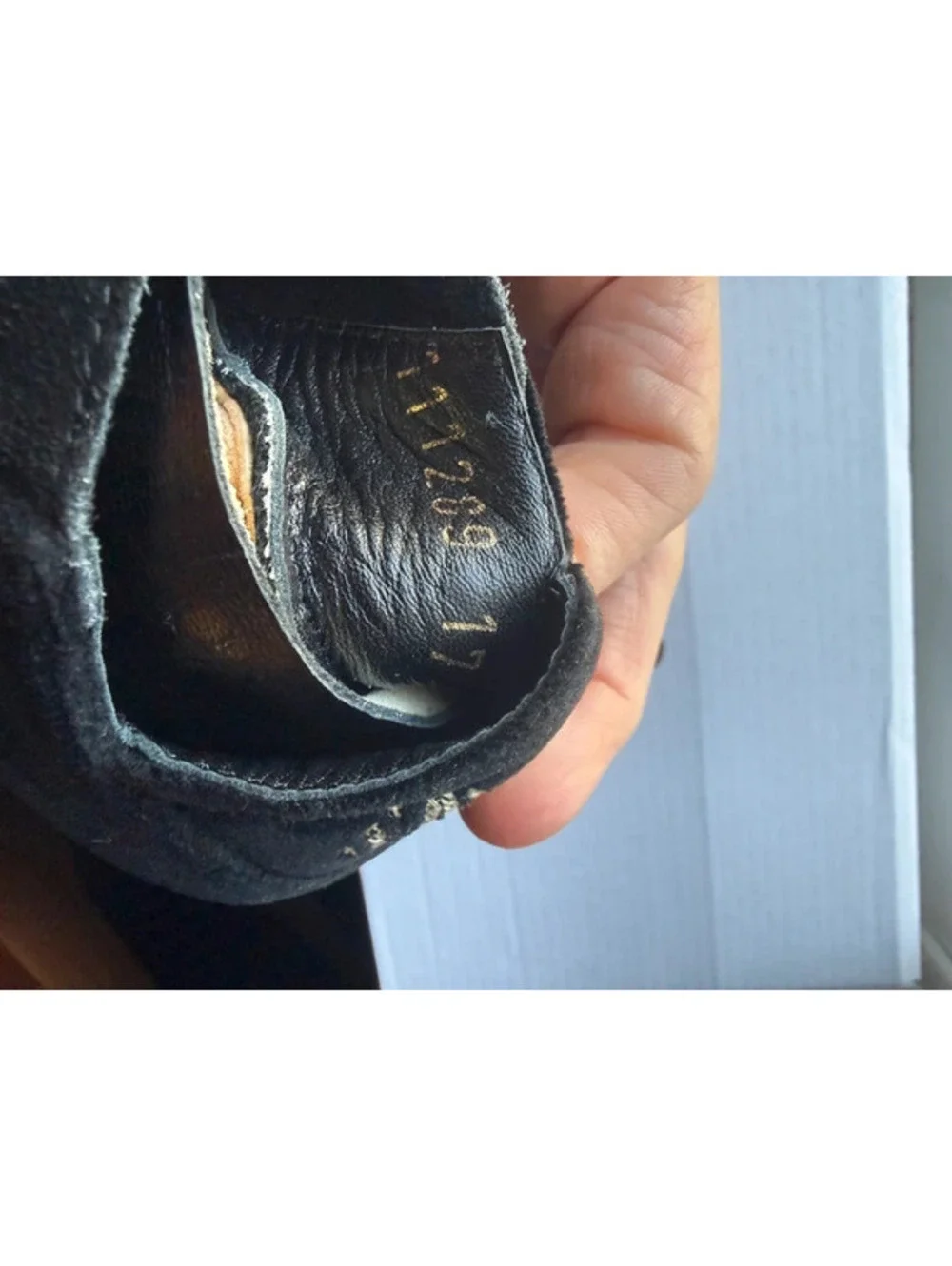Gucci Suede Crib Shoes for Baby “Hug Me” embroidery Size 1 EUC used once